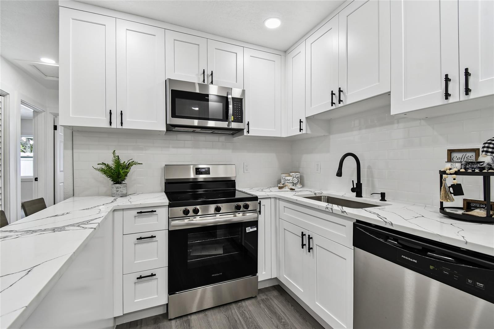 Image 21 of 67 For 5630 47th Avenue N