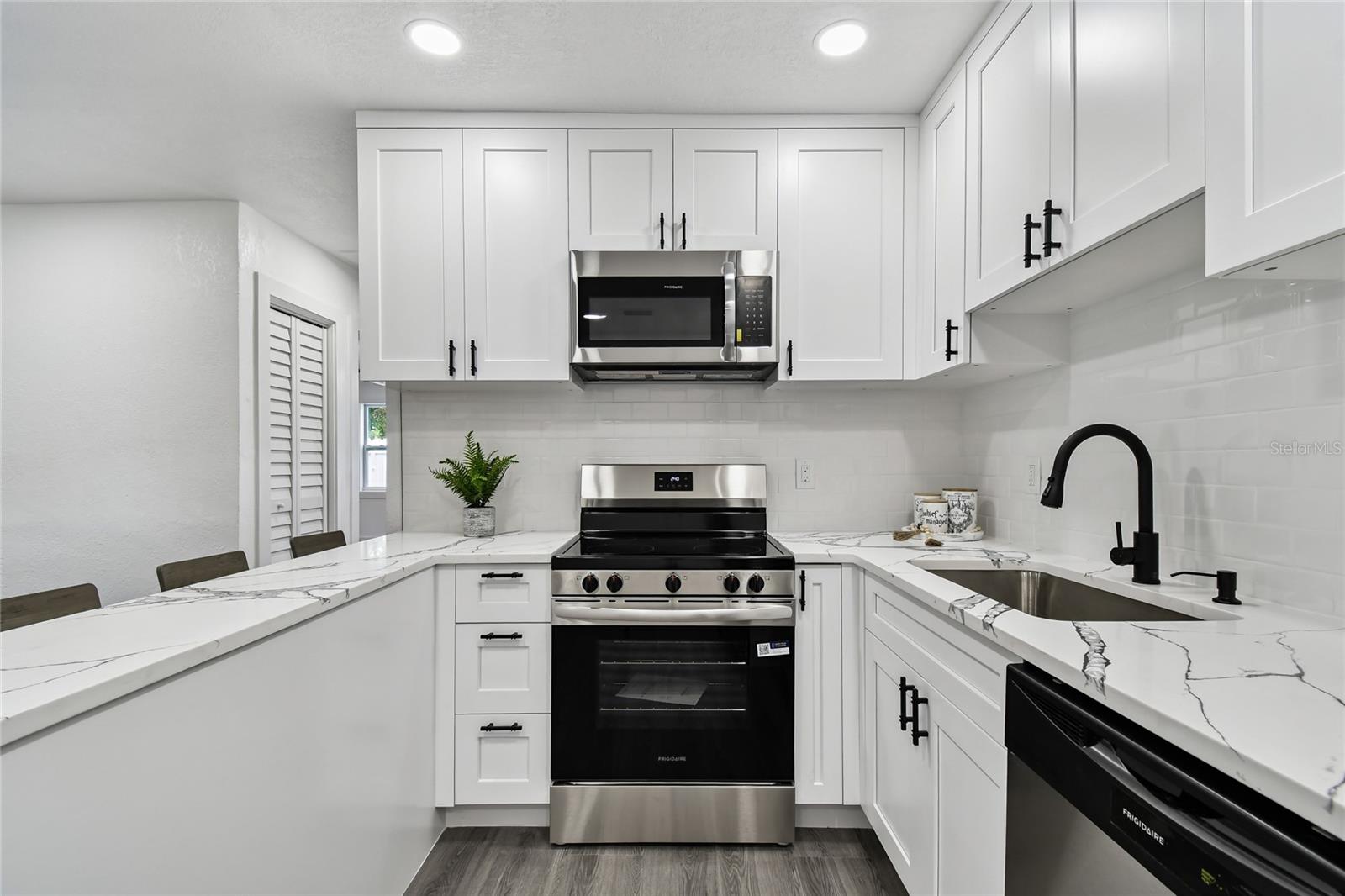 Image 22 of 67 For 5630 47th Avenue N