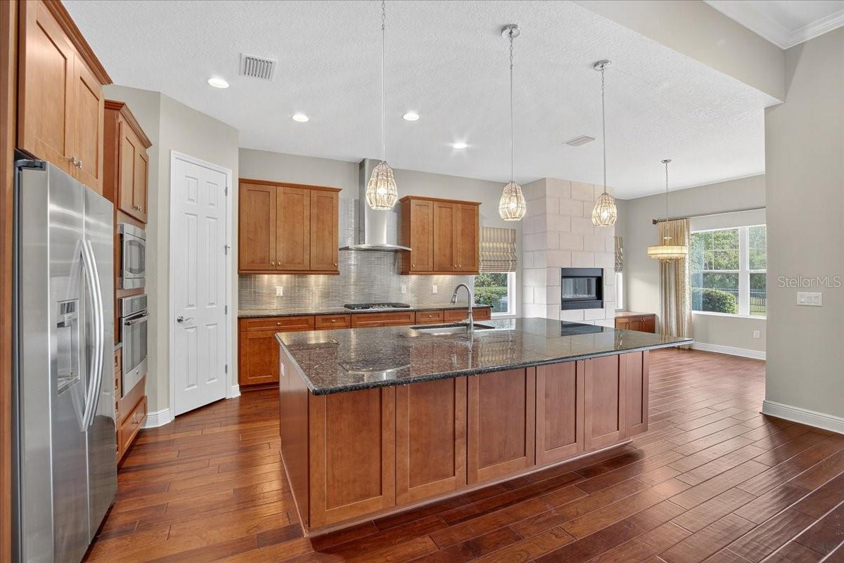 Listing photo id 8 for 10808 Charmwood Drive