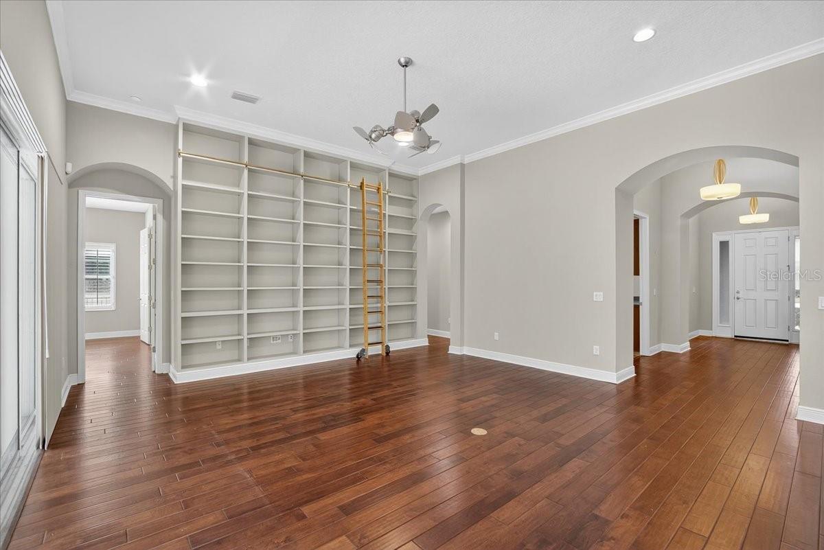 Listing photo id 9 for 10808 Charmwood Drive