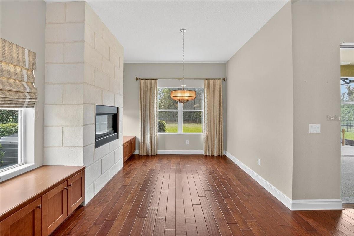 Listing photo id 10 for 10808 Charmwood Drive