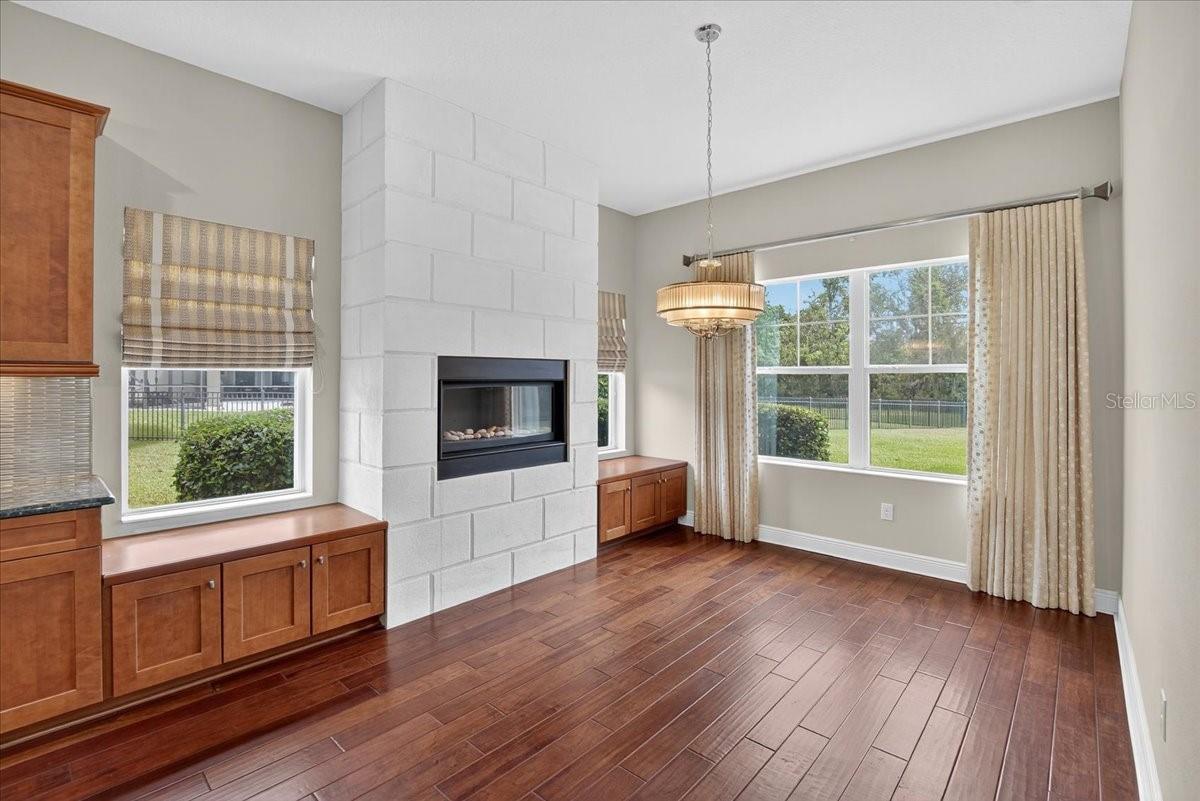 Listing photo id 12 for 10808 Charmwood Drive