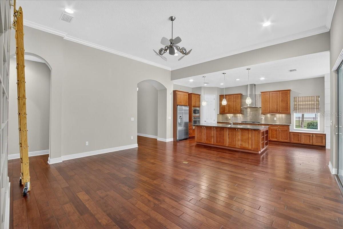 Listing photo id 13 for 10808 Charmwood Drive