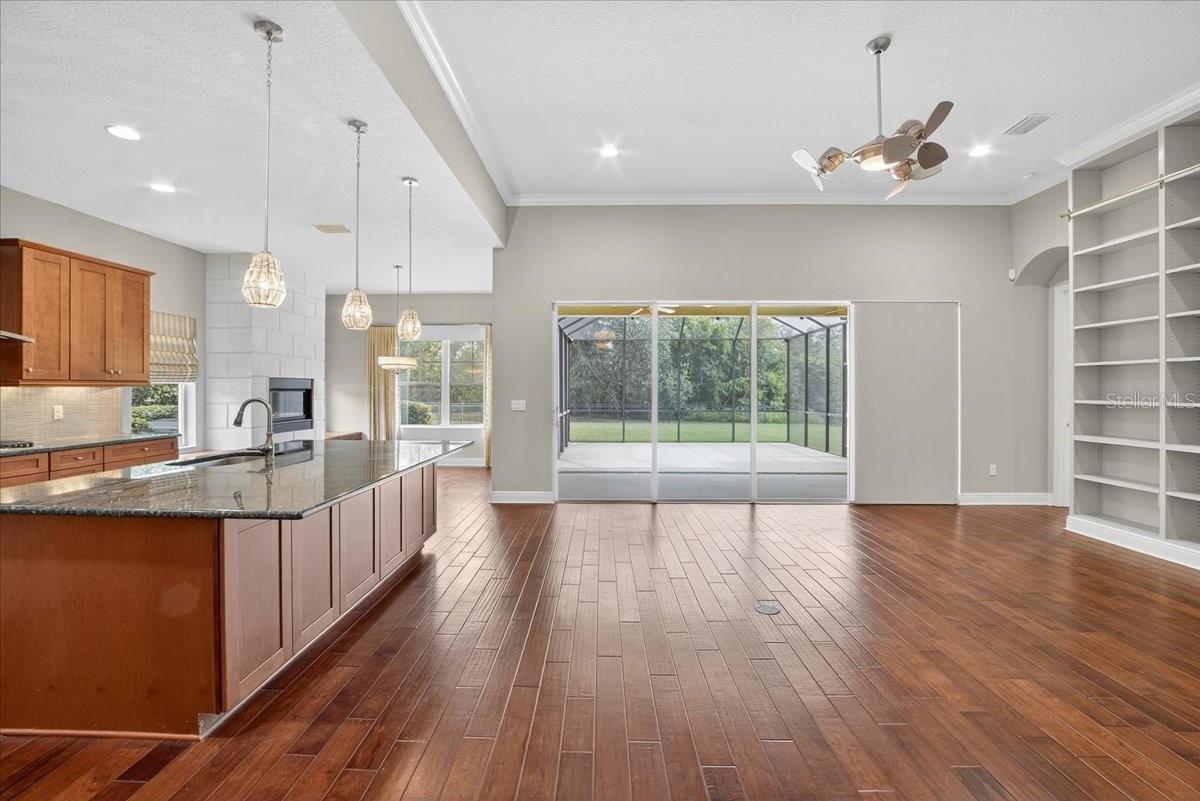 Listing photo id 14 for 10808 Charmwood Drive