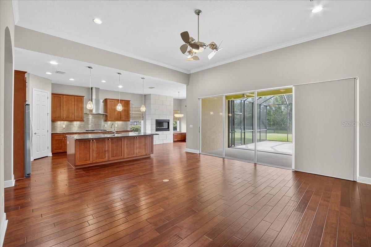 Listing photo id 15 for 10808 Charmwood Drive