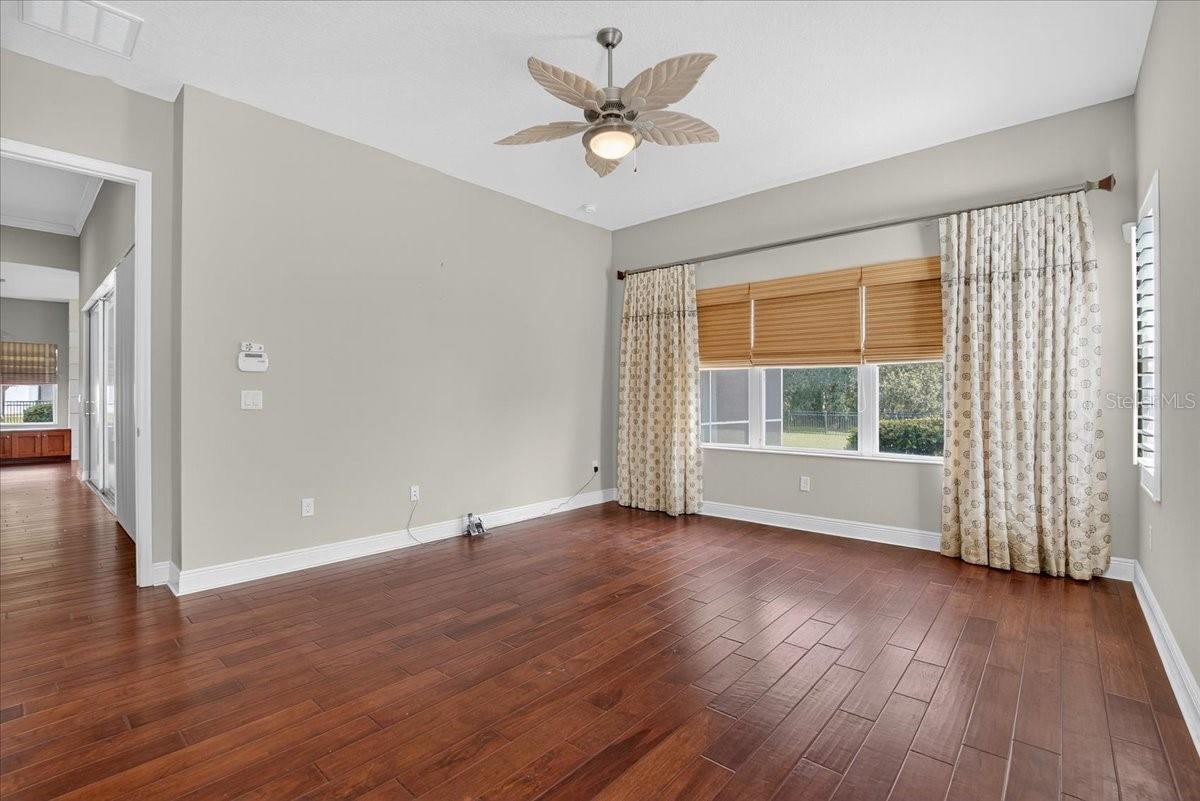 Listing photo id 17 for 10808 Charmwood Drive