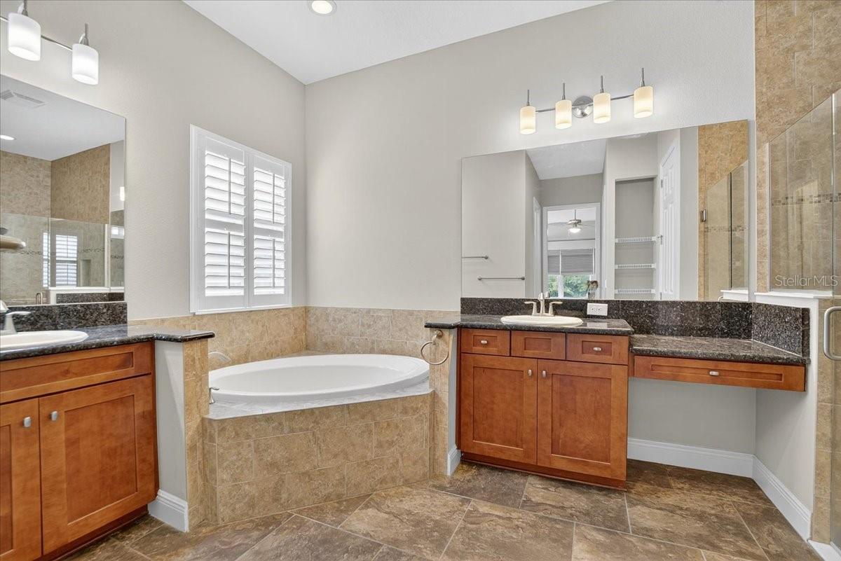 Listing photo id 20 for 10808 Charmwood Drive