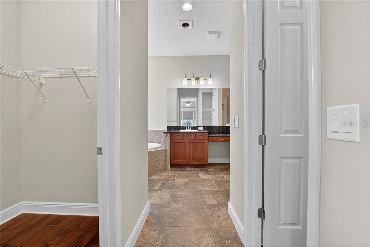 Listing photo id 21 for 10808 Charmwood Drive