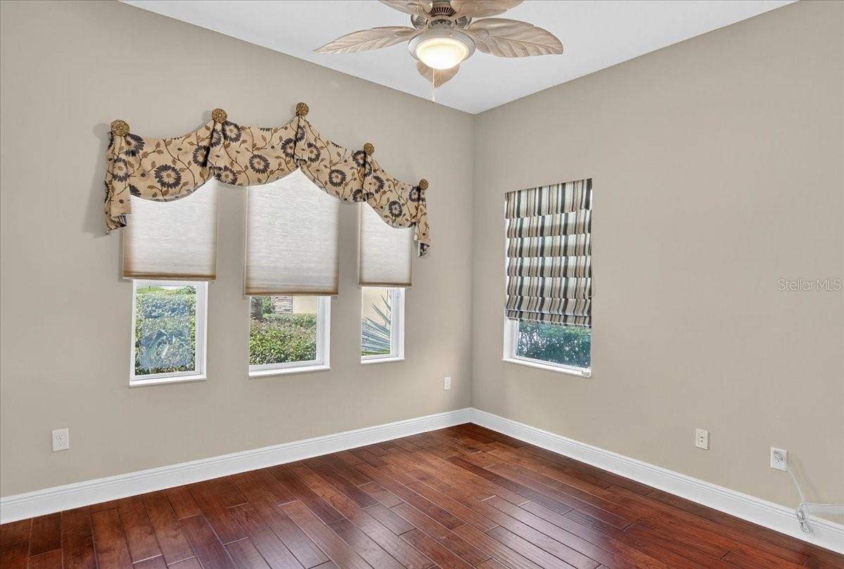 Listing photo id 24 for 10808 Charmwood Drive
