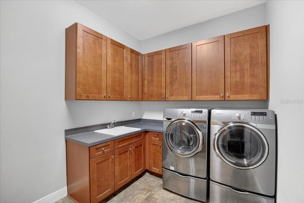 Listing photo id 30 for 10808 Charmwood Drive