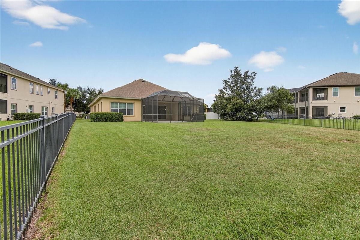 Listing photo id 33 for 10808 Charmwood Drive