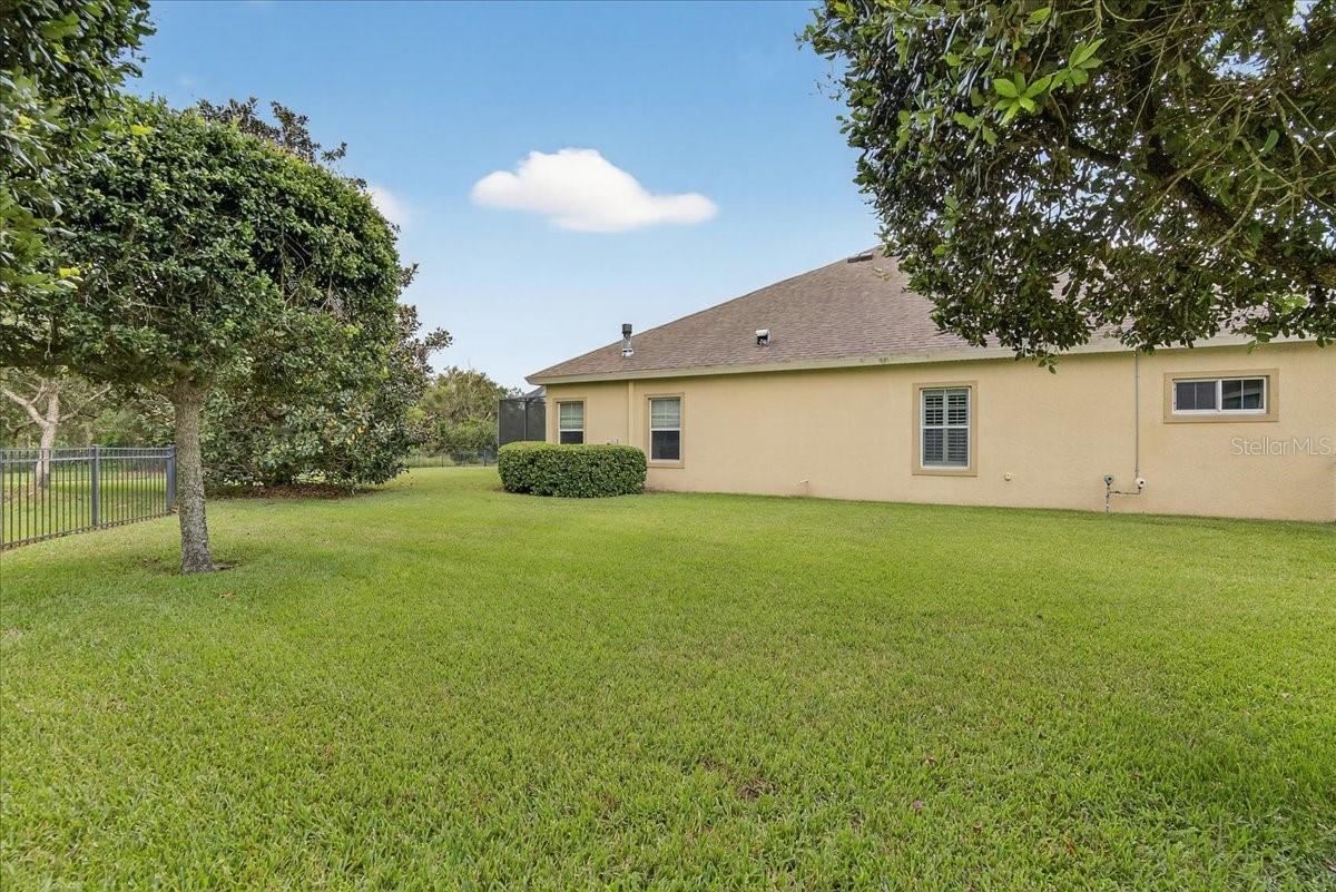 Listing photo id 35 for 10808 Charmwood Drive