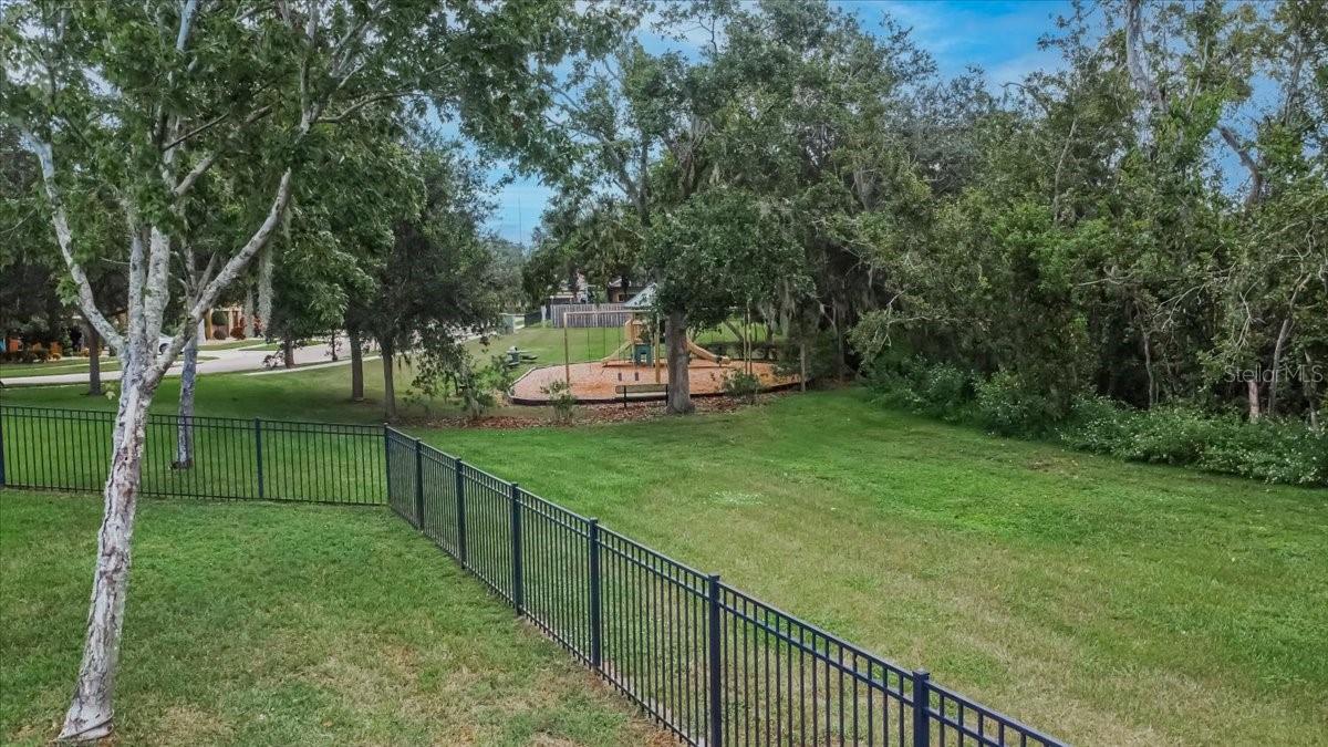 Listing photo id 39 for 10808 Charmwood Drive