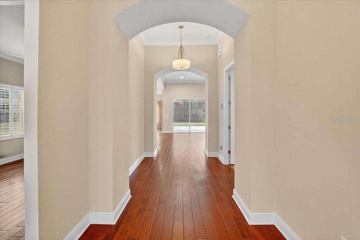 Listing photo id 6 for 10808 Charmwood Drive