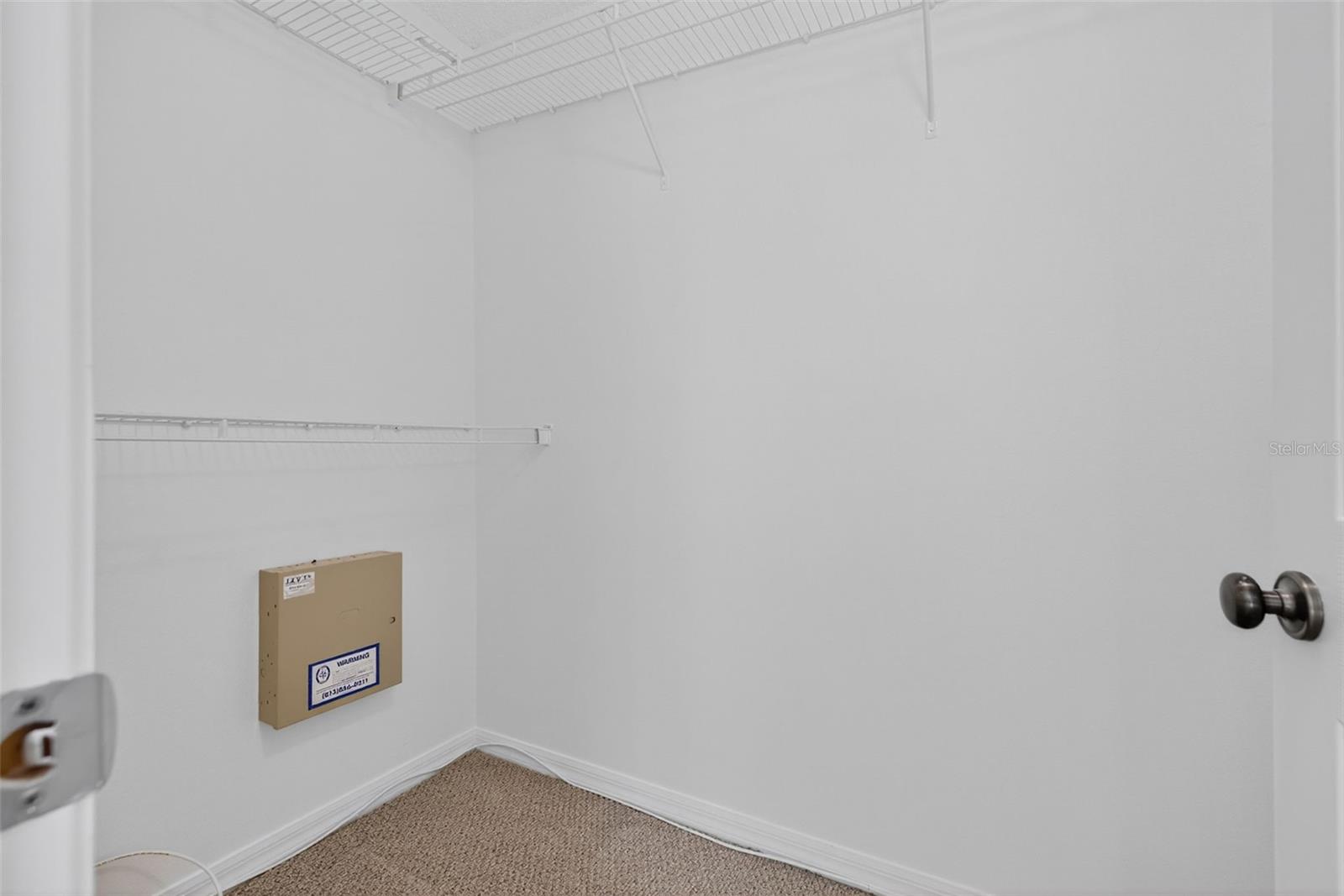 Image 19 of 36 For 566 Vallance Way Ne