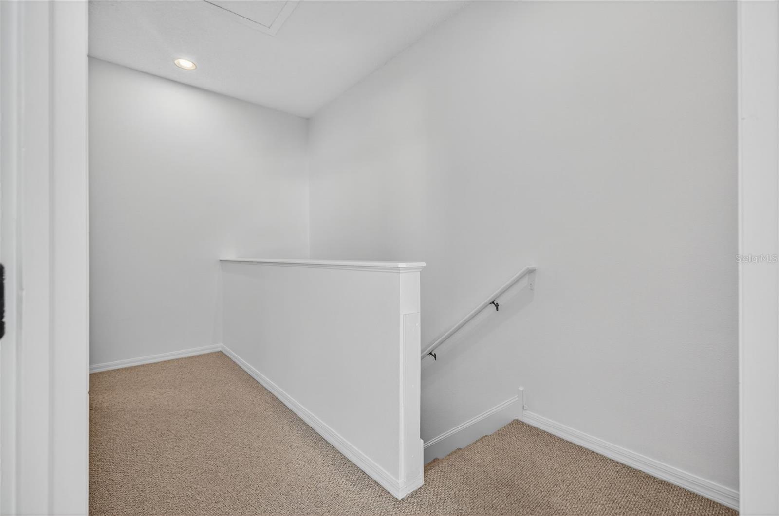 Image 20 of 36 For 566 Vallance Way Ne