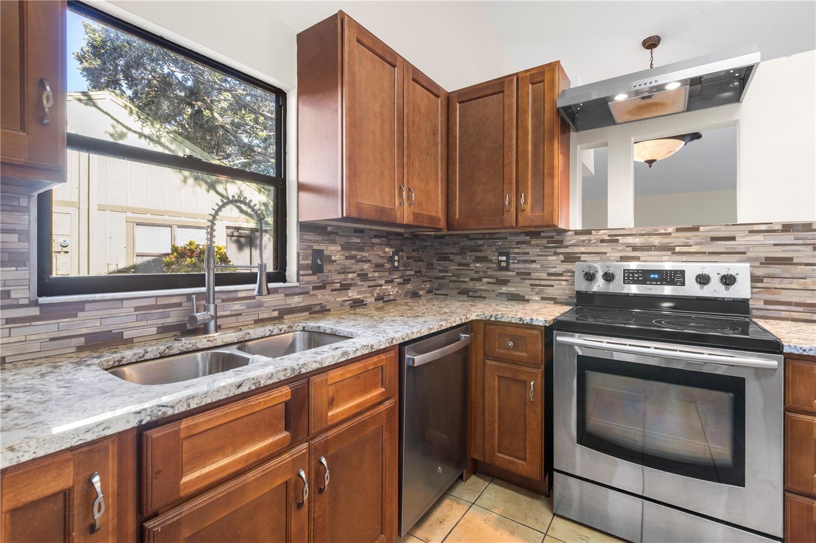 Image 11 of 46 For 5015 Barrington Circle 201