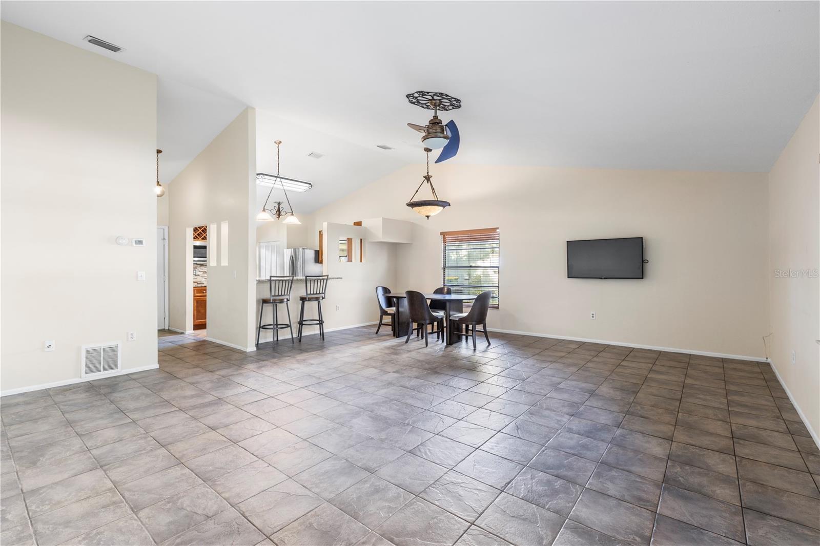 Image 16 of 46 For 5015 Barrington Circle 201