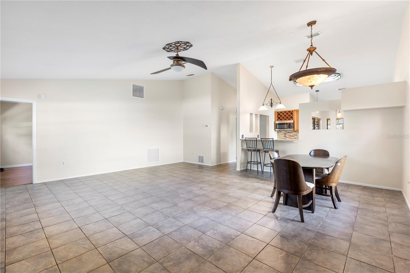 Image 17 of 46 For 5015 Barrington Circle 201