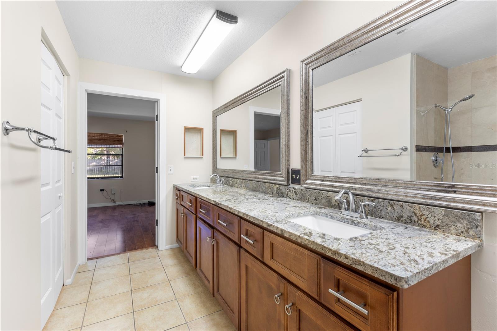Image 21 of 46 For 5015 Barrington Circle 201