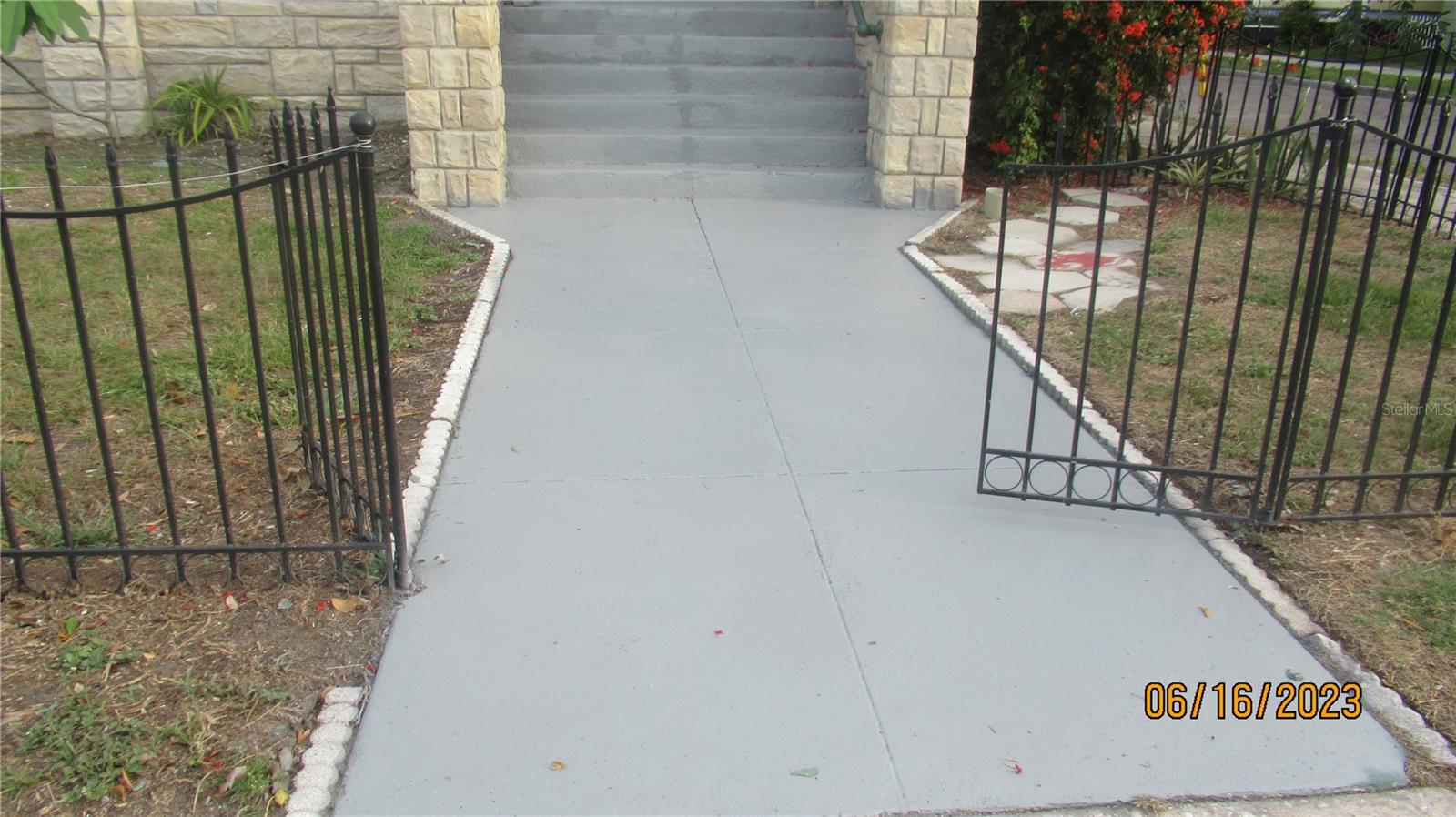 Image 2 of 9 For 730 4th Avenue N 2d