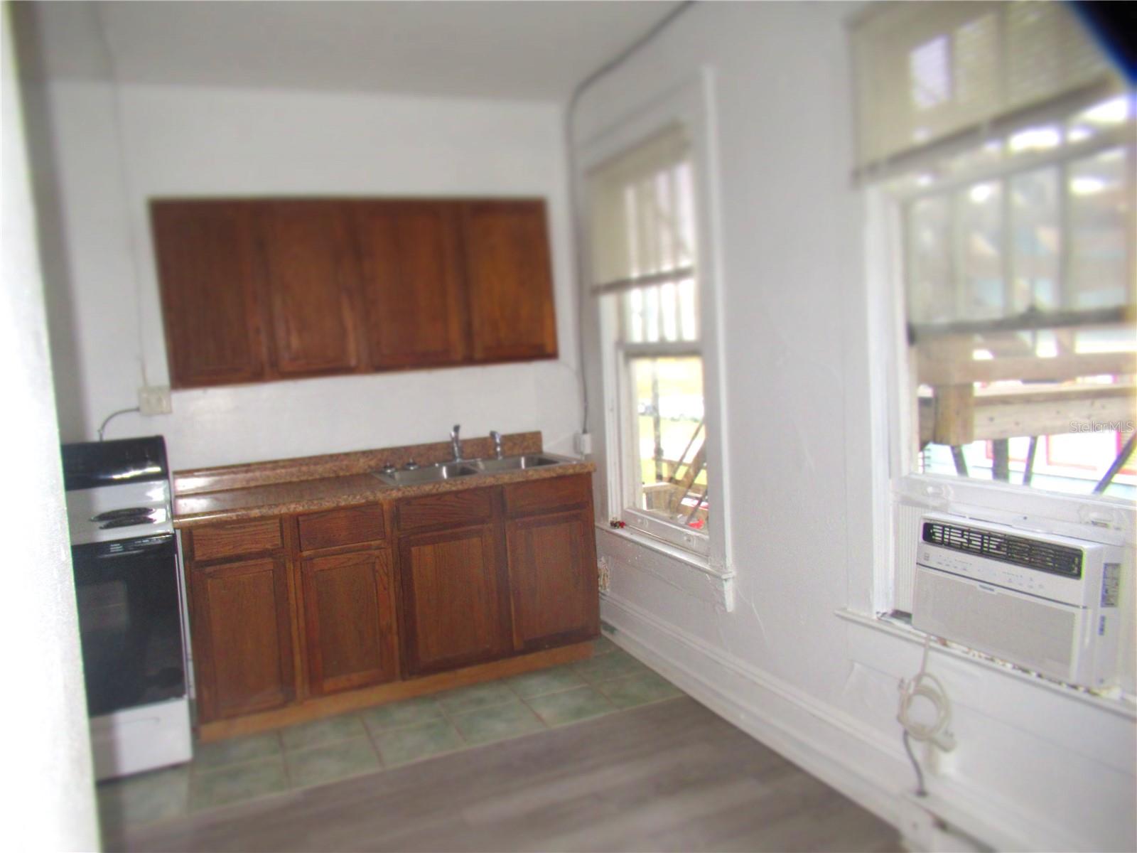 Image 3 of 9 For 730 4th Avenue N 2d