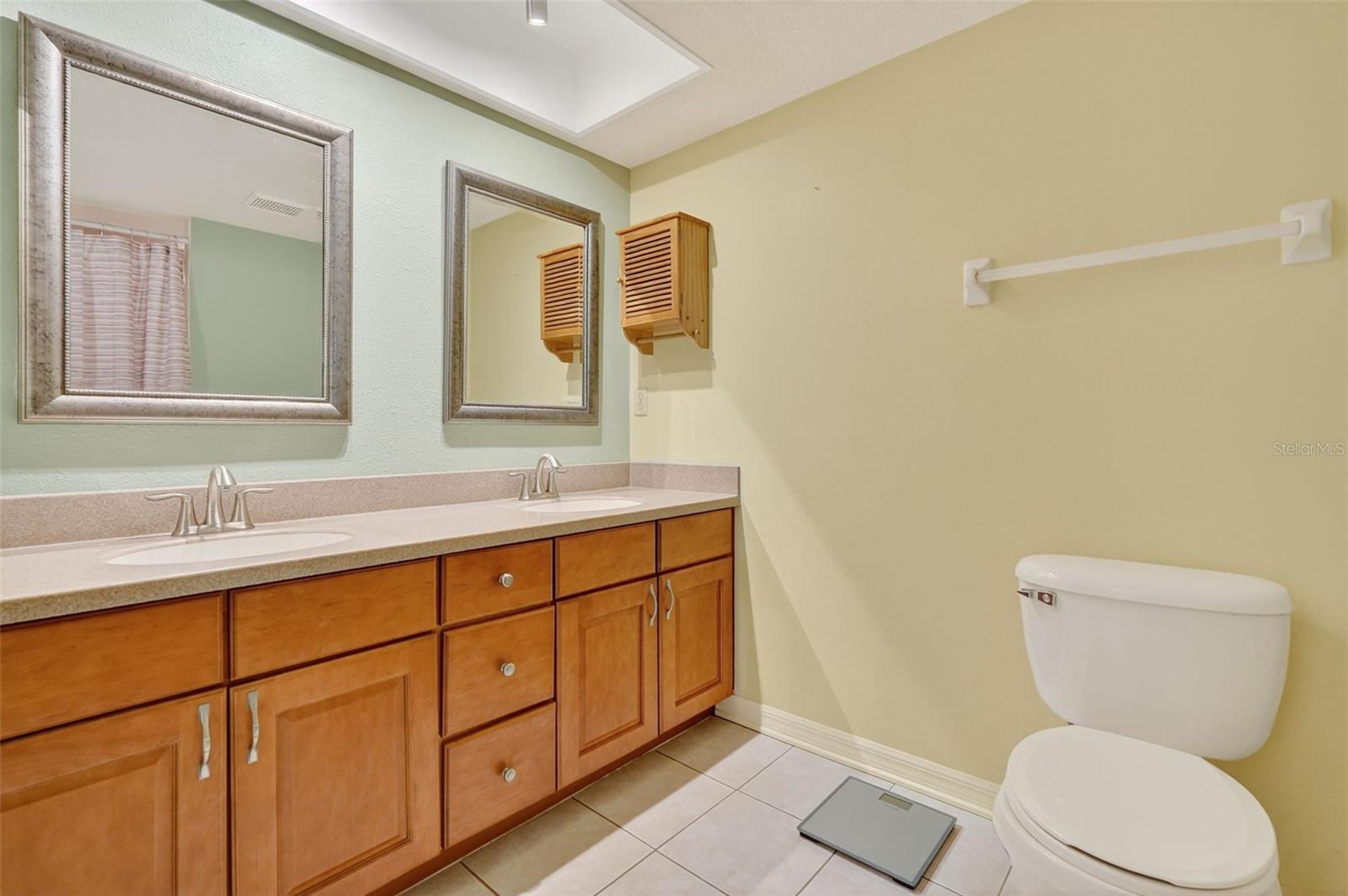 Image 23 of 43 For 14879 Seminole Trail