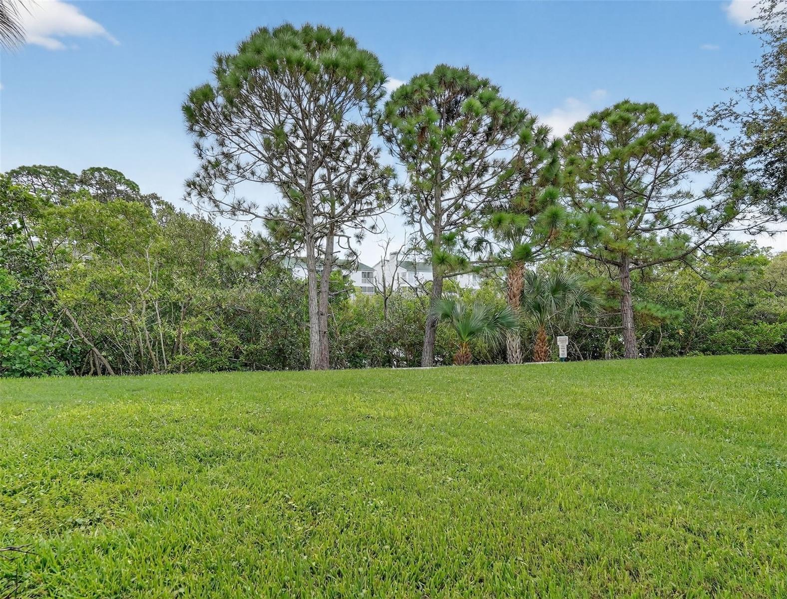 Image 35 of 43 For 14879 Seminole Trail