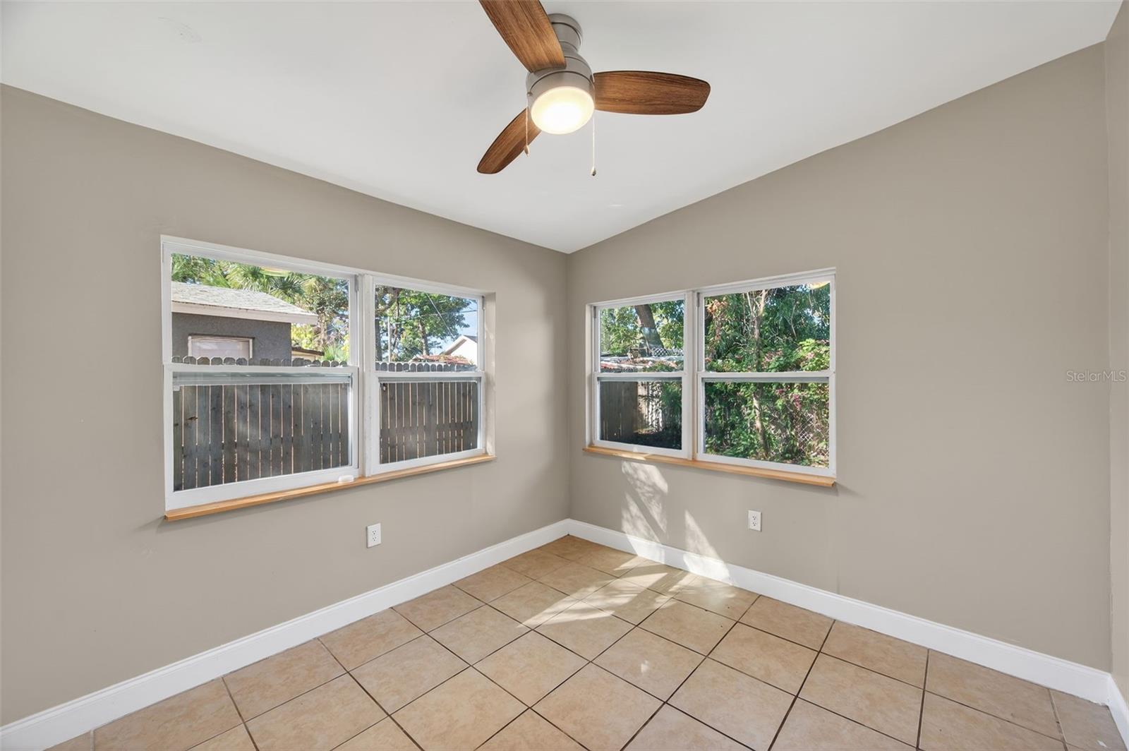 Image 32 of 41 For 2245 17th Avenue S