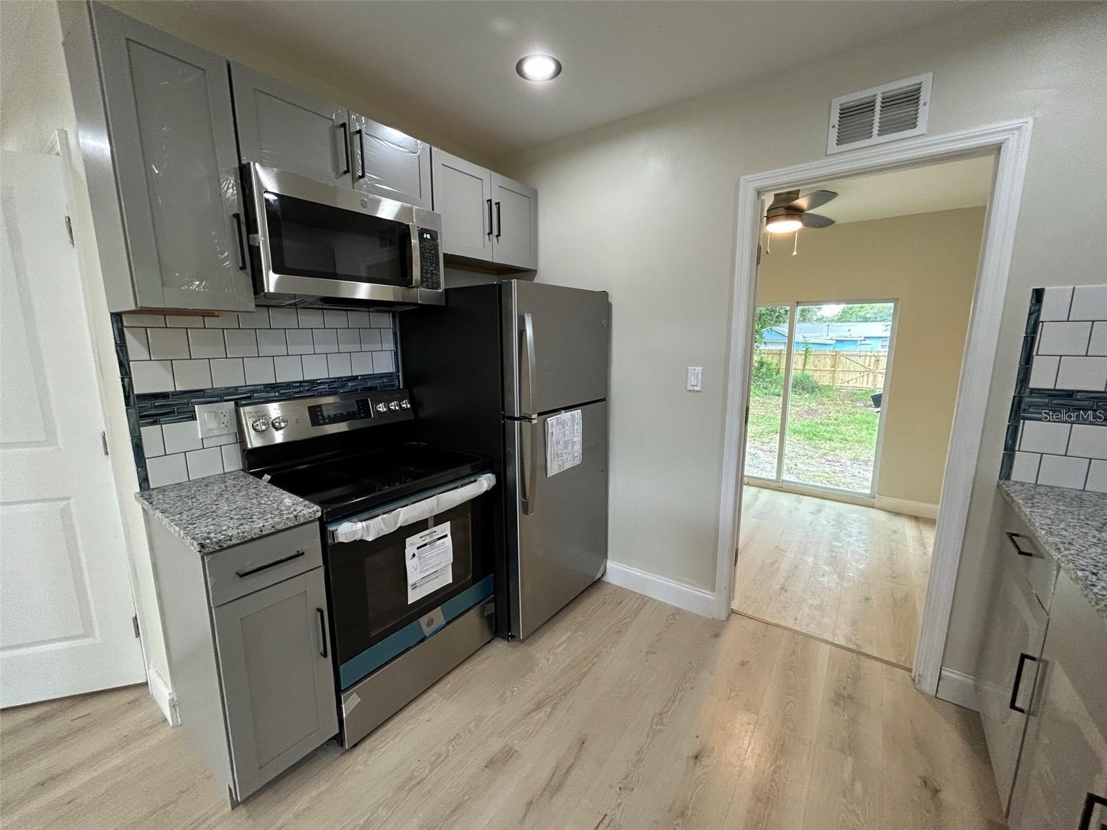 Image 4 of 11 For 2245 17th Avenue S