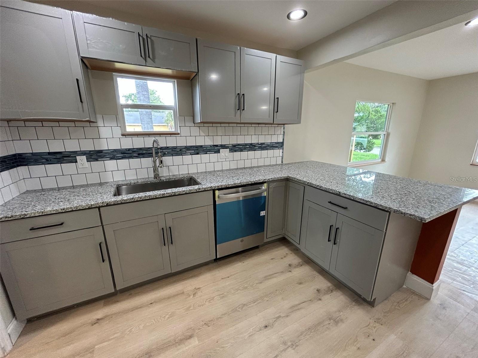 Image 5 of 11 For 2245 17th Avenue S