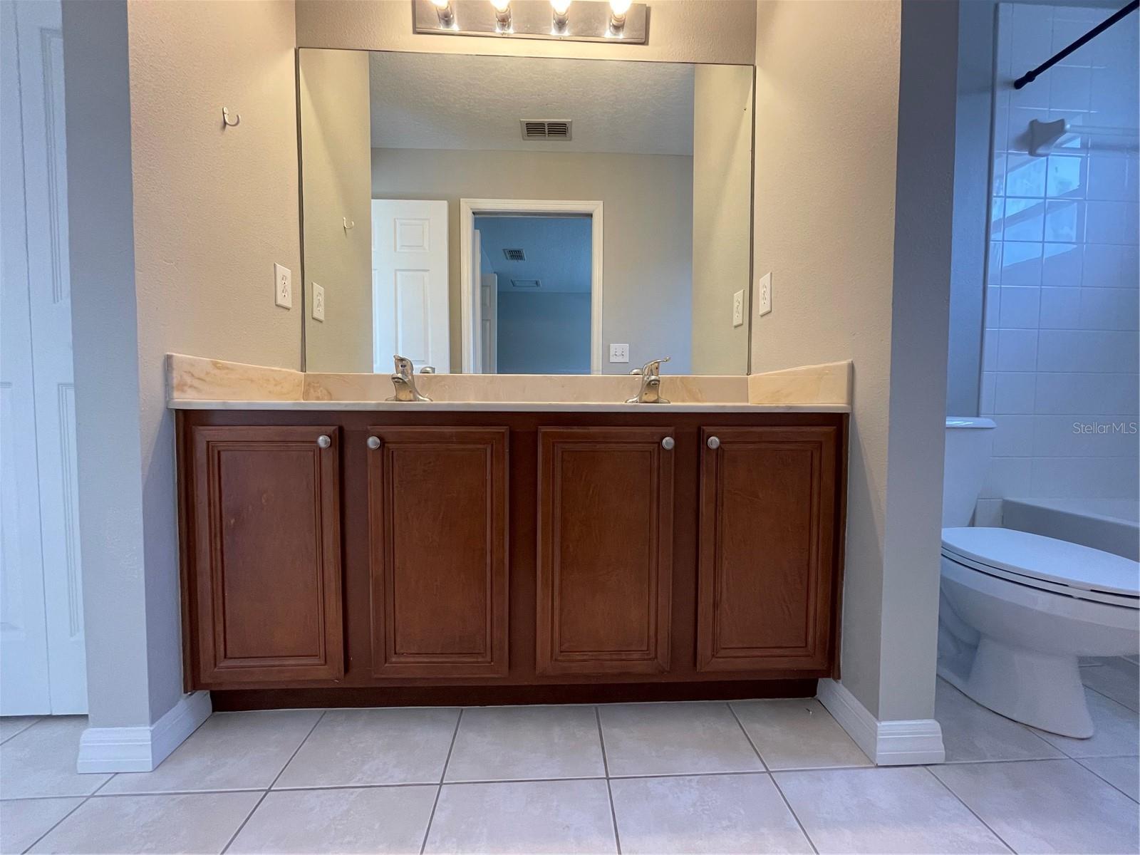 Listing photo id 12 for 20438 Needletree Drive