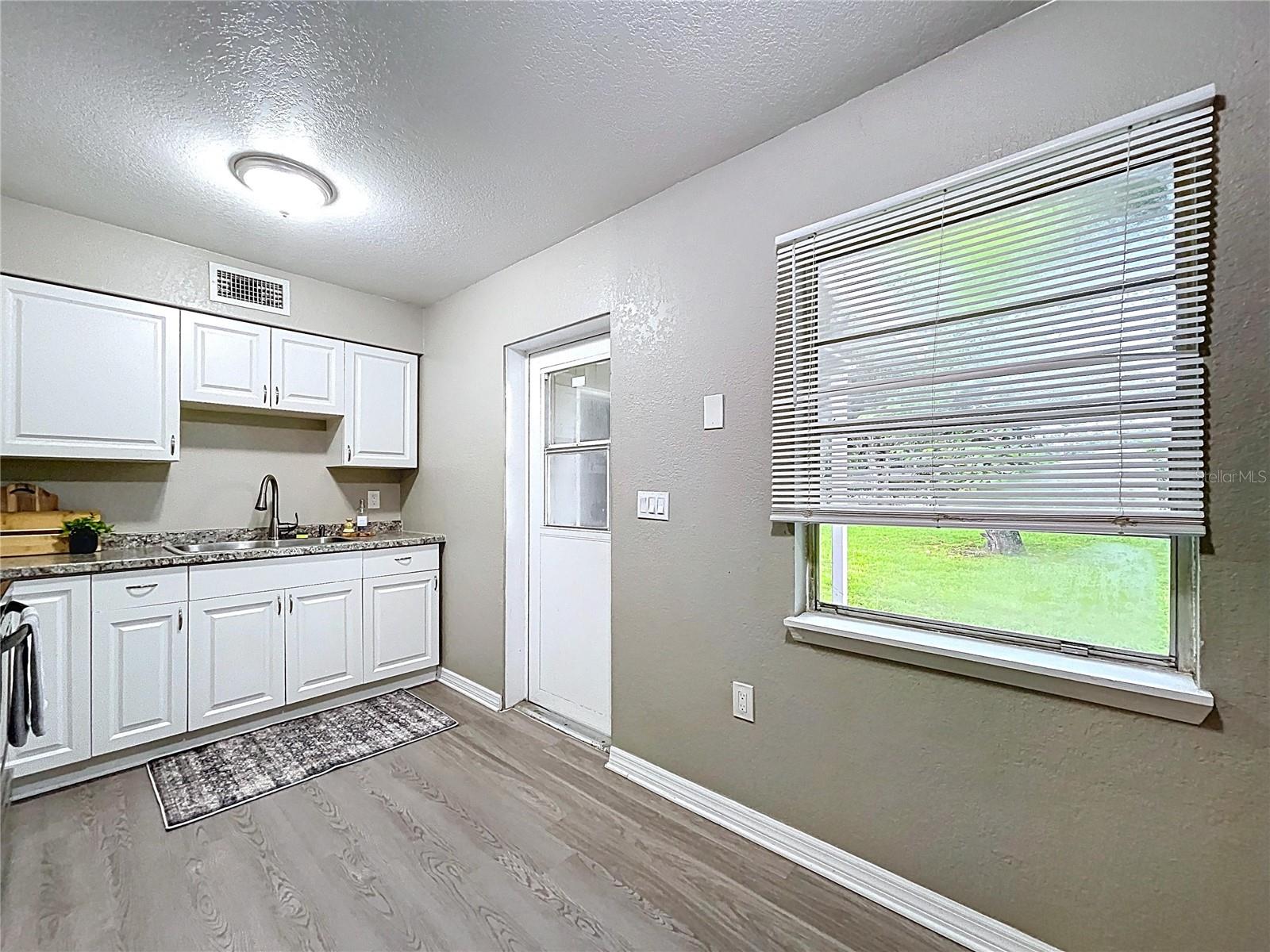 Image 11 of 46 For 1716 28th Avenue E