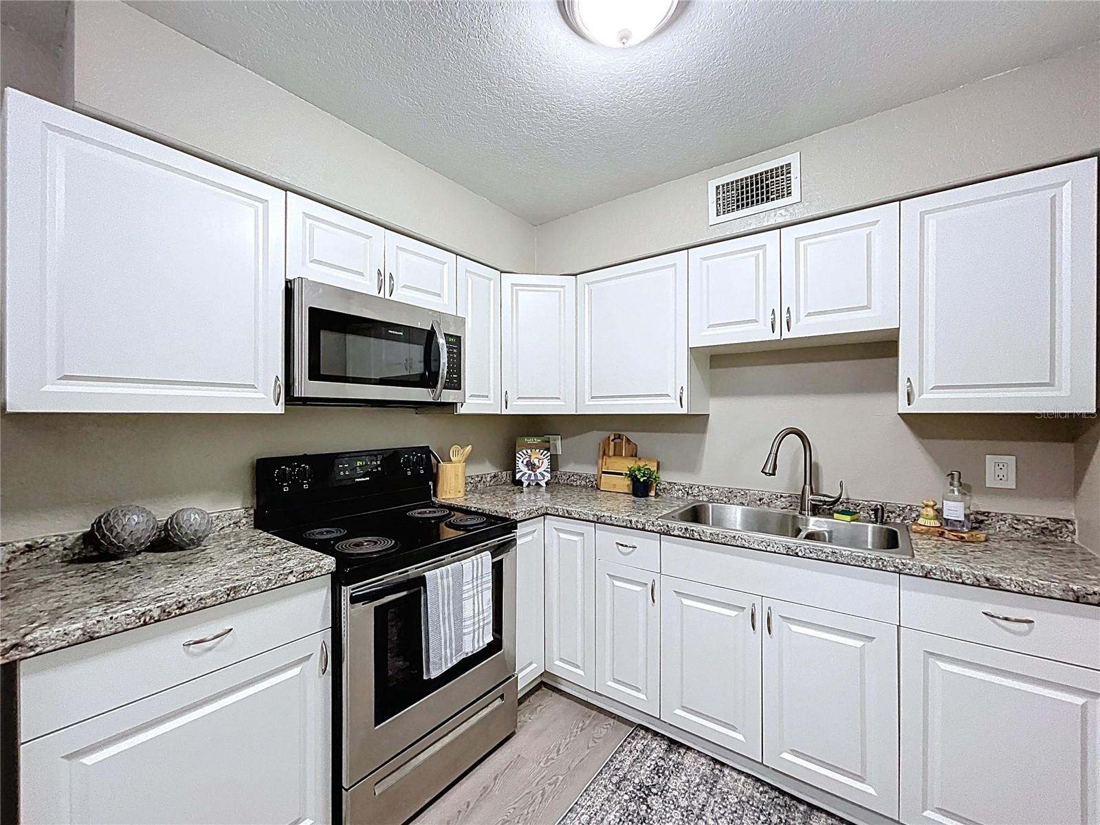 Image 13 of 46 For 1716 28th Avenue E