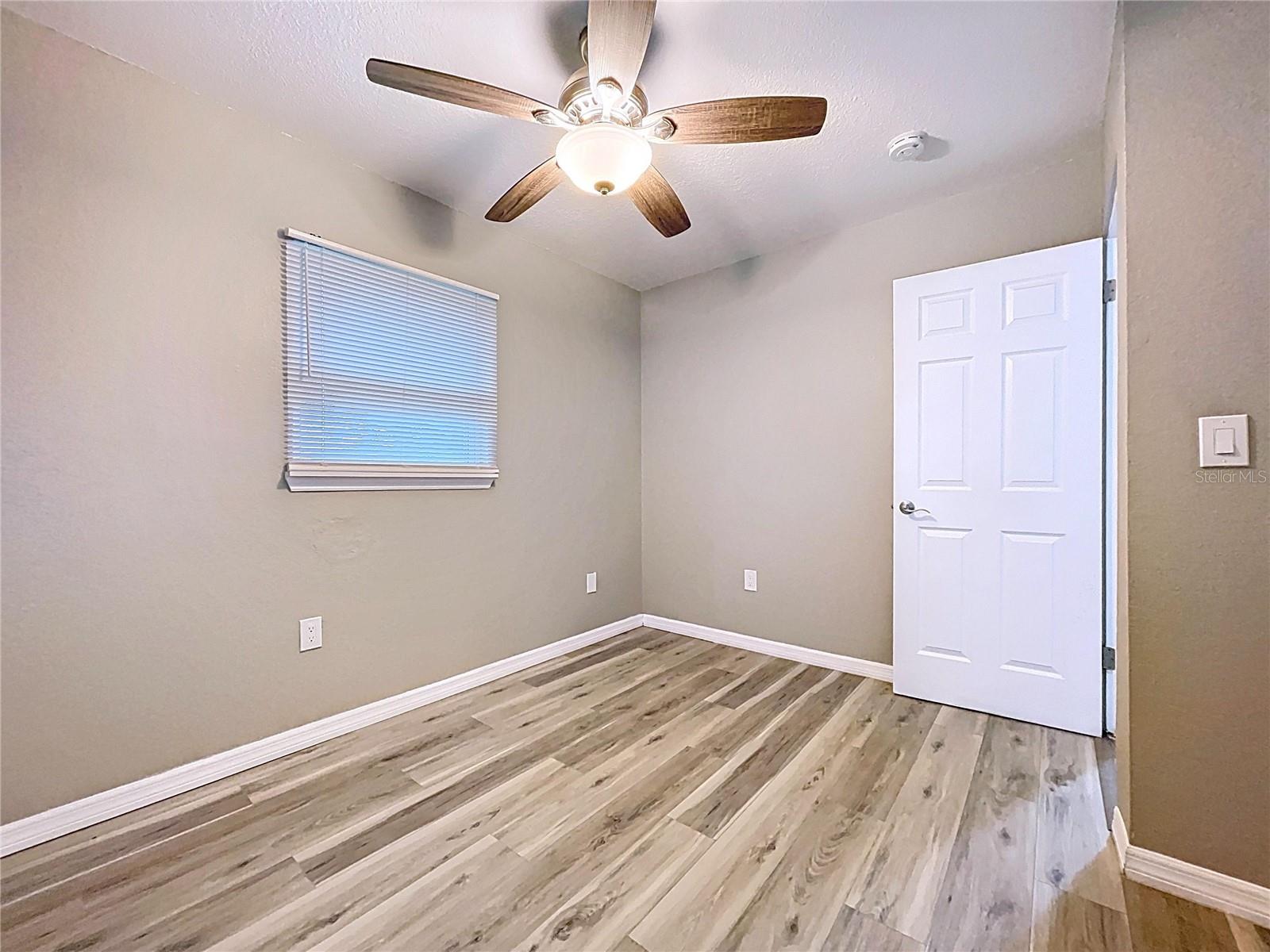 Image 17 of 46 For 1716 28th Avenue E
