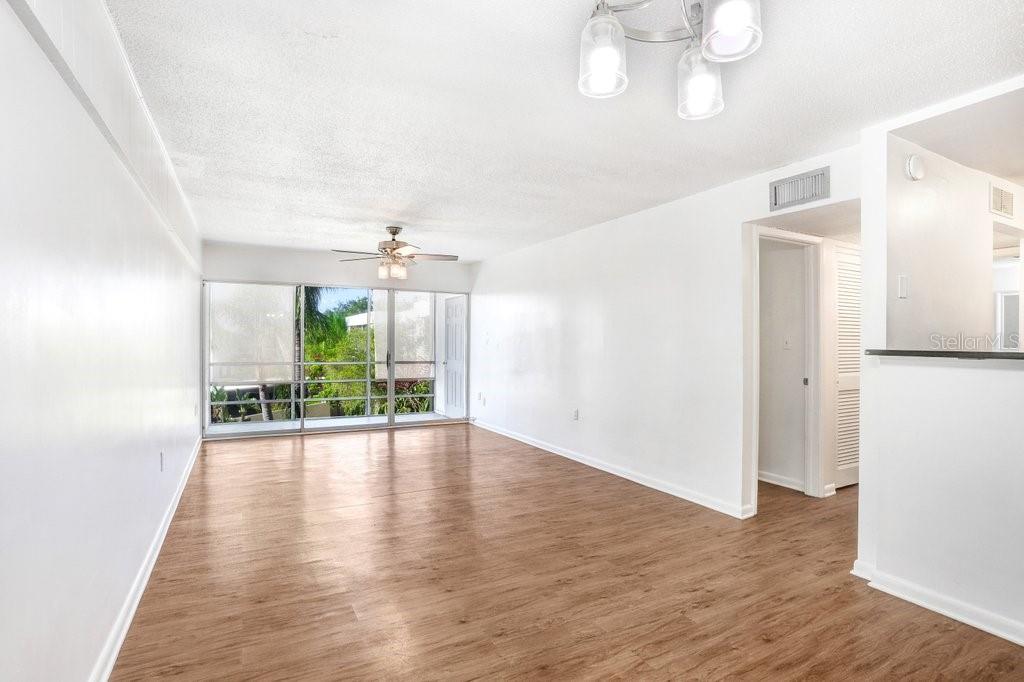 Image 3 of 15 For 2302 S Manhatan Avenue 310