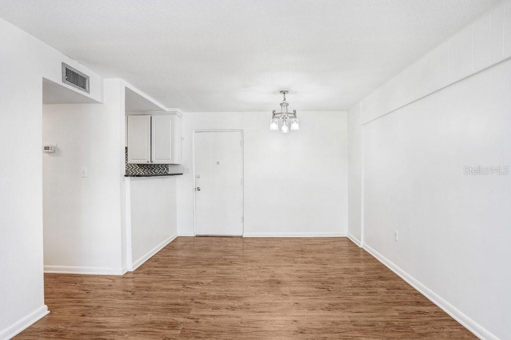 Image 4 of 15 For 2302 S Manhatan Avenue 310