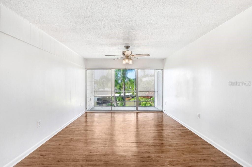 Image 5 of 15 For 2302 S Manhatan Avenue 310
