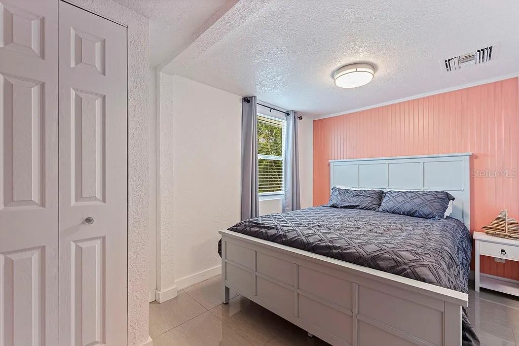 Image 21 of 33 For 4801 14th Avenue S