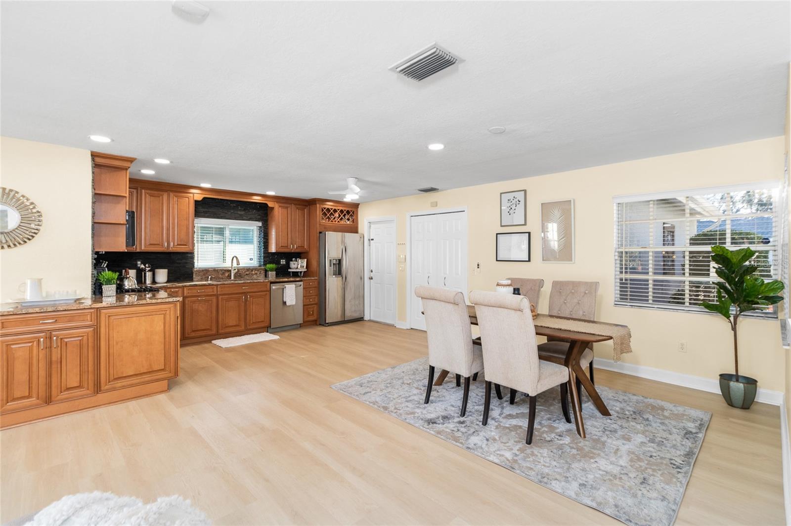 Image 4 of 24 For 8747 Glen Lakes Boulevard N