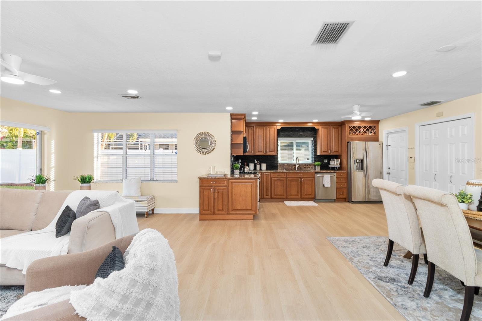 Image 5 of 24 For 8747 Glen Lakes Boulevard N