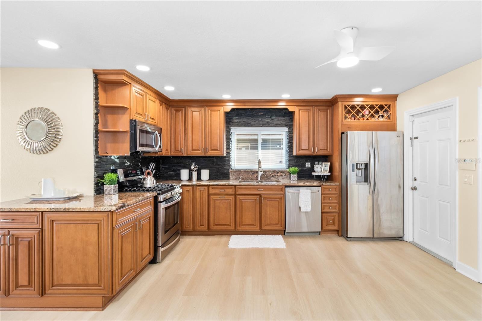 Image 6 of 24 For 8747 Glen Lakes Boulevard N