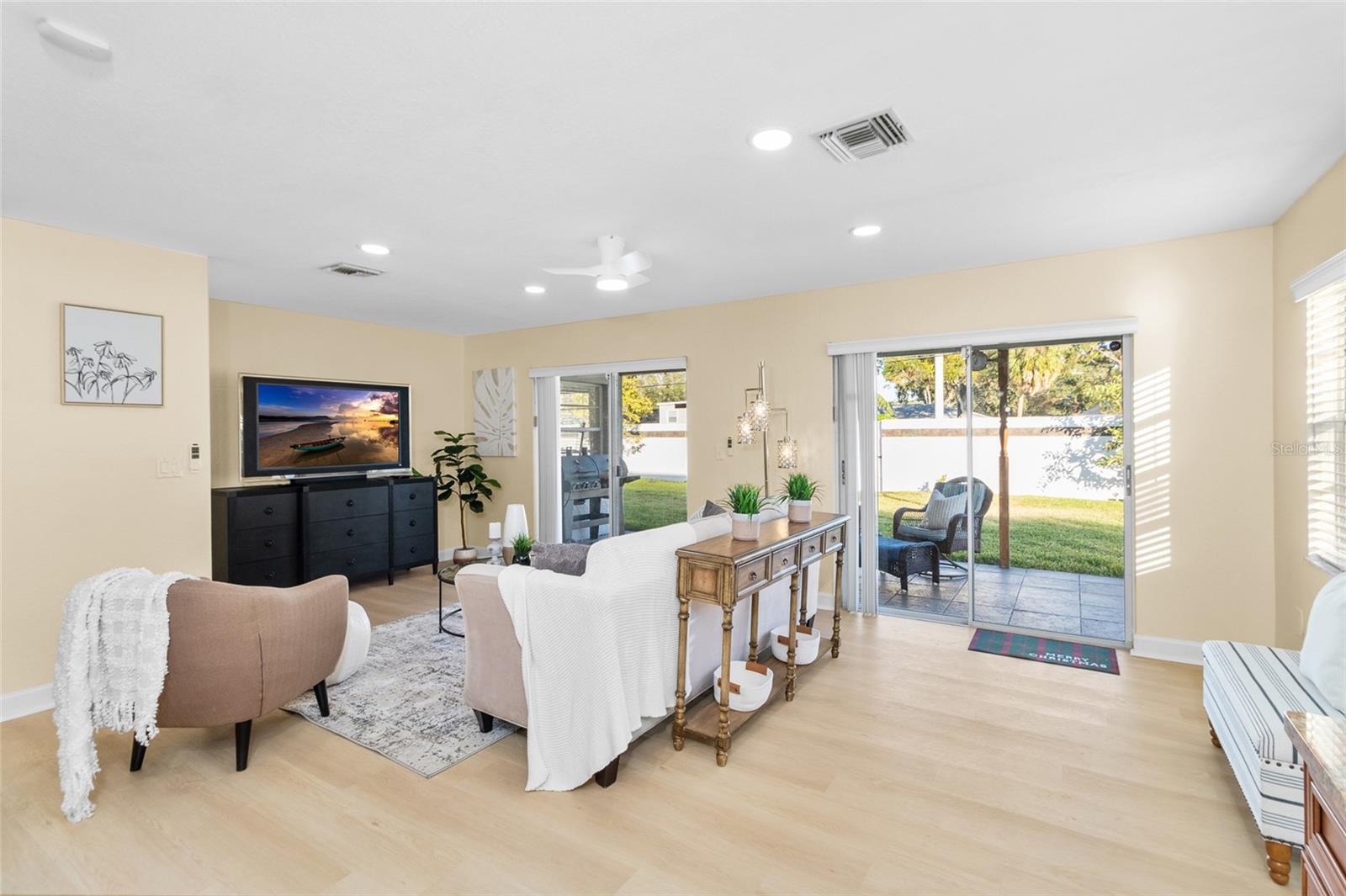 Image 8 of 24 For 8747 Glen Lakes Boulevard N