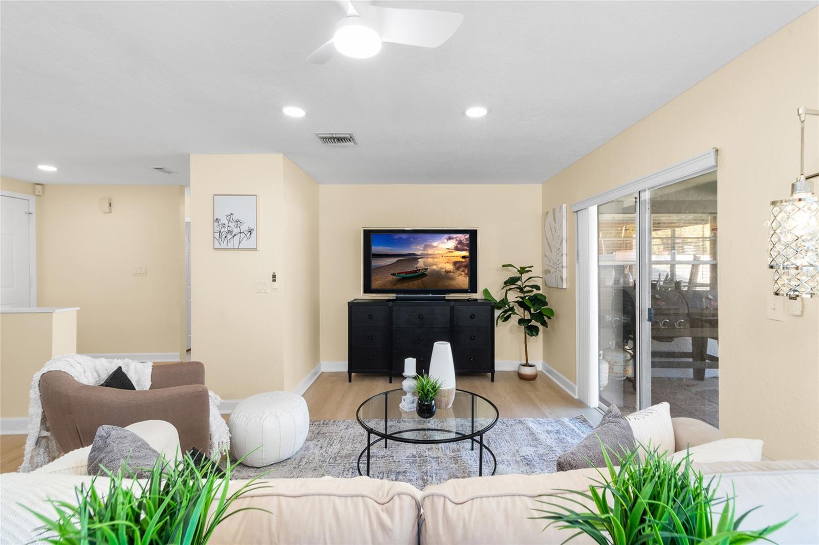 Image 9 of 24 For 8747 Glen Lakes Boulevard N