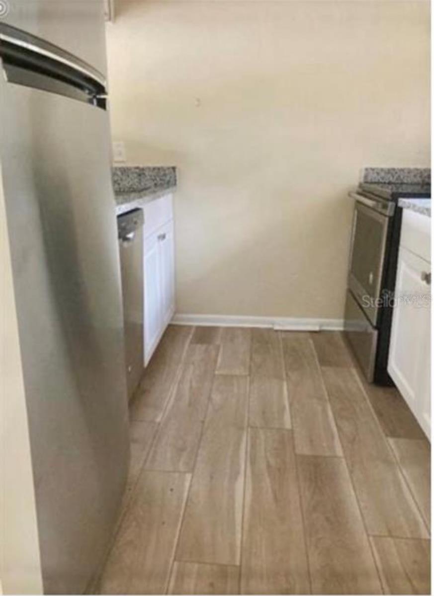 Image 4 of 11 For 10423 Carrollbrook Court 201