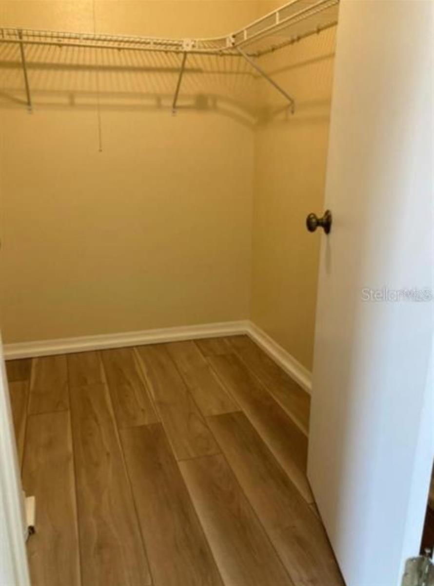 Image 6 of 11 For 10423 Carrollbrook Court 201