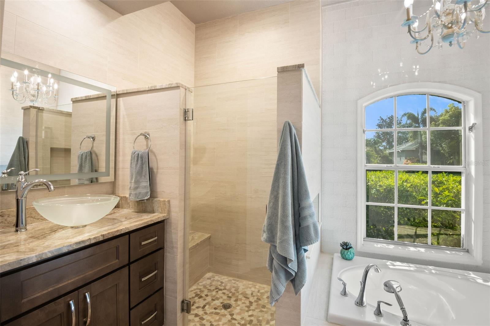 Image 13 of 41 For 387 Bridle Path Way
