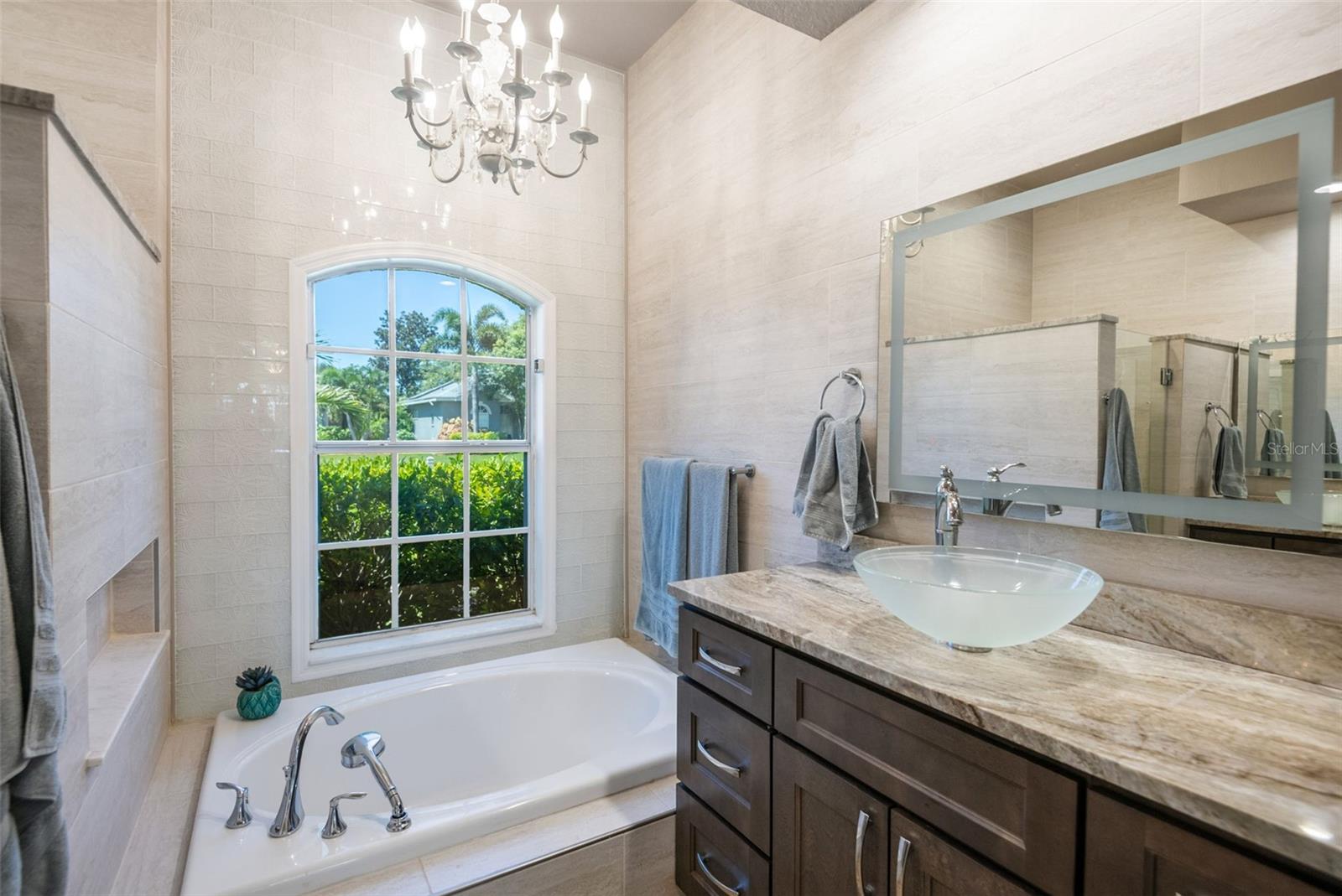 Image 14 of 41 For 387 Bridle Path Way