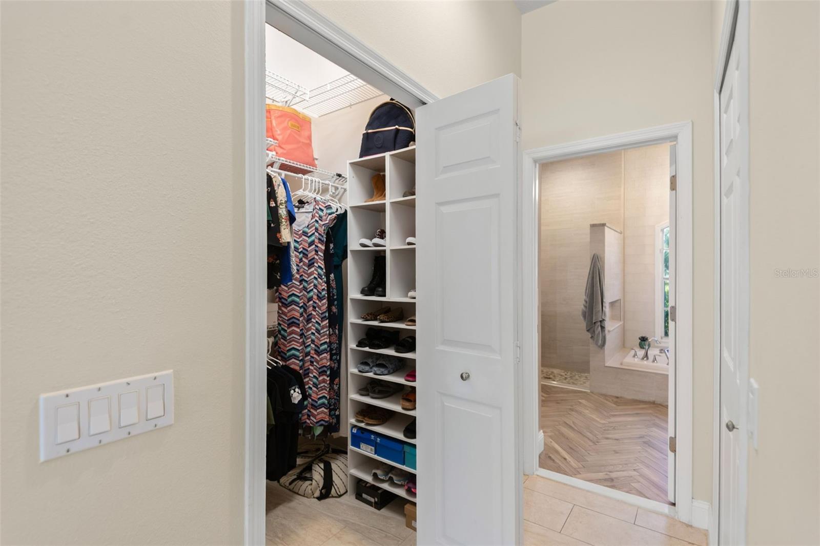 Image 15 of 41 For 387 Bridle Path Way