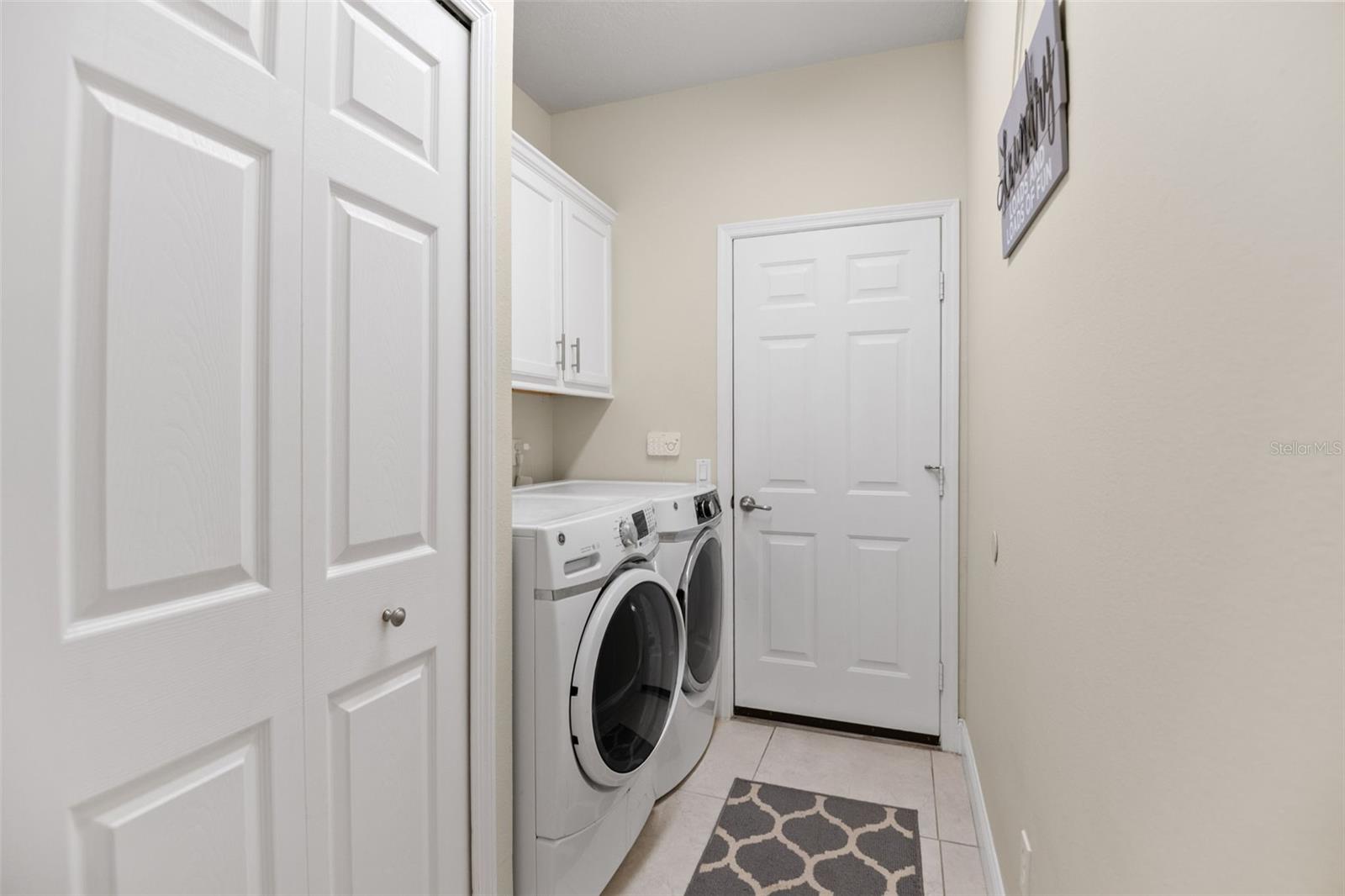 Image 17 of 41 For 387 Bridle Path Way